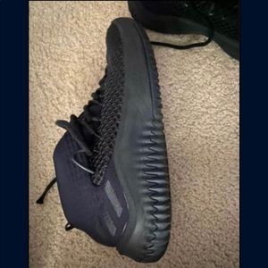 Size 7 adidas Dame 4 J basketball shoes